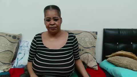 Snapshot of maturedbootyqueen chatting on 05-03-26, 01:17 QUEEN online show from 05-03-26, 01:17
