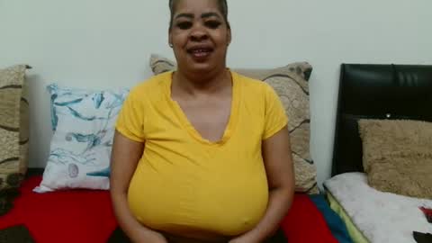 Snapshot of maturedbootyqueen chatting on 05-05-26, 11:18 QUEEN online show from 05-05-26, 11:18
