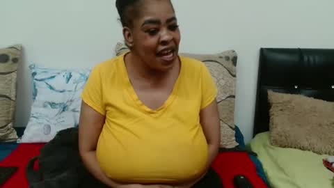 Snapshot of maturedbootyqueen chatting on 05-06-26, 11:26 QUEEN online show from 05-06-26, 11:26
