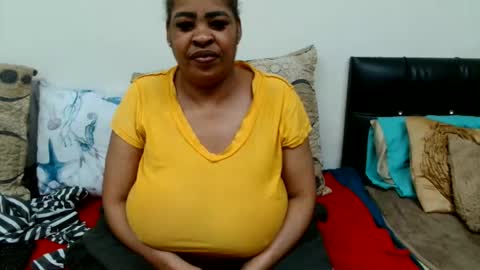 Snapshot of maturedbootyqueen chatting on 05-13-26, 12:08 QUEEN online show from 05-13-26, 12:08