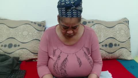 Snapshot of maturedbootyqueen chatting on 05-19-26, 11:49 QUEEN online show from 05-19-26, 11:49