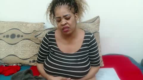Snapshot of maturedbootyqueen chatting on 05-30-26, 12:19 QUEEN online show from 05-30-26, 12:19