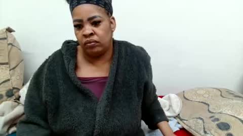 Snapshot of maturedbootyqueen chatting on 06-11-26, 08:34 QUEEN online show from 06-11-26, 08:34