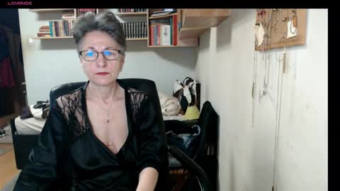 Snapshot of maturekate chatting on 10-21-25, 07:20 maturekate online show from 10-21-25, 07:20