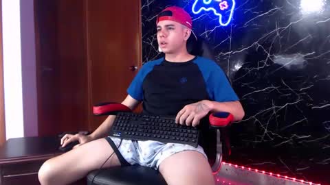 Snapshot of maty_hard chatting on 01-02-25, 01:40 Matias online show from 01-02-25, 01:40