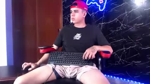 Snapshot of maty_hard chatting on 01-08-25, 01:41 Matias online show from 01-08-25, 01:41