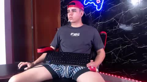 Snapshot of maty_hard chatting on 01-09-25, 01:35 Matias online show from 01-09-25, 01:35