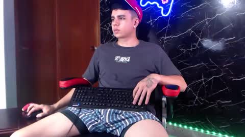 Snapshot of maty_hard chatting on 01-09-25, 04:39 Matias online show from 01-09-25, 04:39