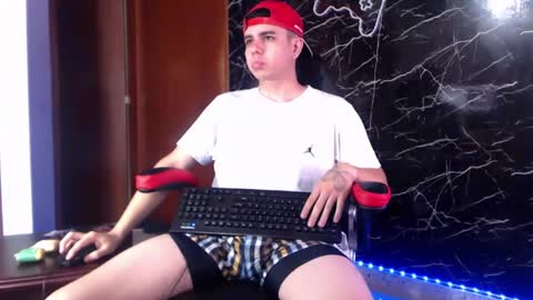 Snapshot of maty_hard chatting on 01-10-25, 10:50 Matias online show from 01-10-25, 10:50