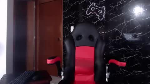 Snapshot of maty_hard chatting on 01-18-25, 11:54 Matias online show from 01-18-25, 11:54