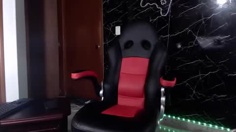 Snapshot of maty_hard chatting on 01-22-25, 10:07 Matias online show from 01-22-25, 10:07