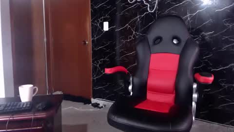 Snapshot of maty_hard chatting on 01-23-25, 09:50 Matias online show from 01-23-25, 09:50