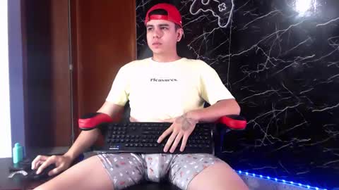 Snapshot of maty_hard chatting on 01-24-25, 10:00 Matias online show from 01-24-25, 10:00