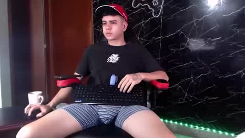 Snapshot of maty_hard chatting on 01-28-25, 10:02 Matias online show from 01-28-25, 10:02