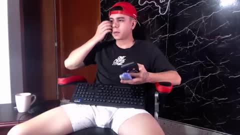 Snapshot of maty_hard chatting on 02-01-25, 10:15 Matias online show from 02-01-25, 10:15