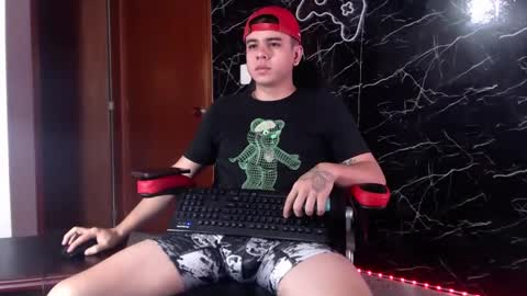 Snapshot of maty_hard chatting on 02-04-25, 09:38 Matias online show from 02-04-25, 09:38