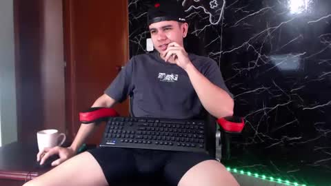 Snapshot of maty_hard chatting on 02-08-25, 12:17 Matias online show from 02-08-25, 12:17