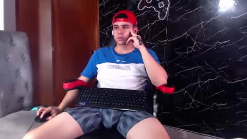 Snapshot of maty_hard chatting on 03-03-25, 04:14 Matias online show from 03-03-25, 04:14