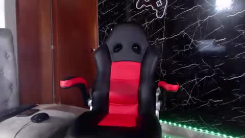 Snapshot of maty_hard chatting on 03-05-25, 07:49 Matias online show from 03-05-25, 07:49