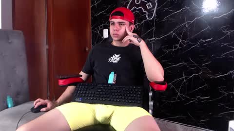 Snapshot of maty_hard chatting on 03-11-25, 01:45 Matias online show from 03-11-25, 01:45