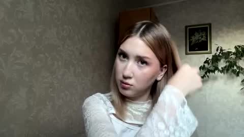 Snapshot of maudiesikes chatting on 07-28-26, 04:16 Mia online show from 07-28-26, 04:16