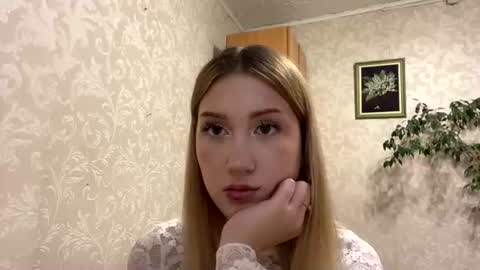 Snapshot of maudiesikes chatting on 07-28-26, 04:39 Mia online show from 07-28-26, 04:39