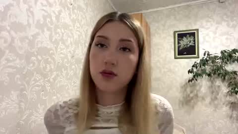 Snapshot of maudiesikes chatting on 07-28-26, 06:20 Mia online show from 07-28-26, 06:20