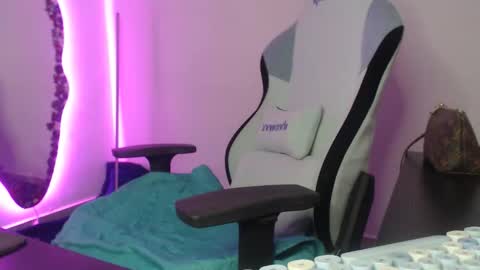 Mau and Lauren online show from 03-10-26, 01:10