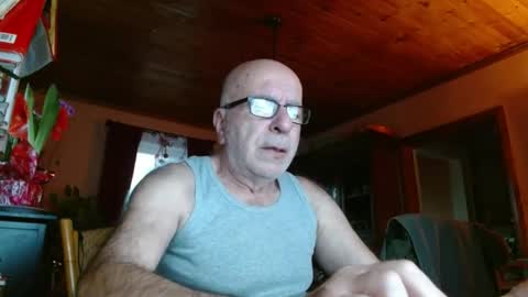 Maurice online show from 12-28-24, 01:06