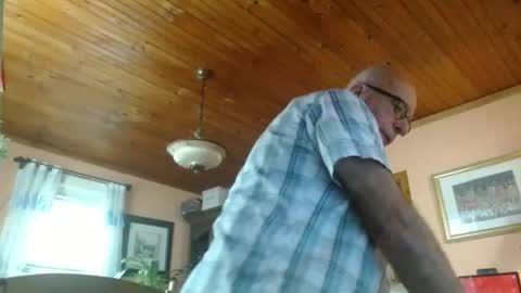 Snapshot of mauriceandre chatting on 05-22-26, 12:44 Maurice online show from 05-22-26, 12:44