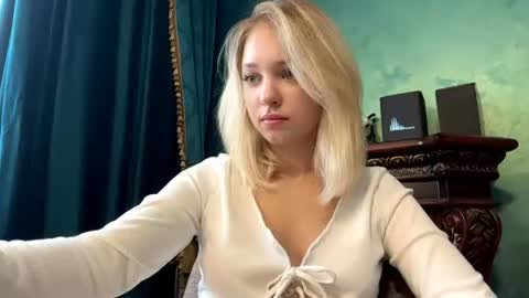 Snapshot of mauriceproenza chatting on 07-13-26, 07:00 Eva 1st day online show from 07-13-26, 07:00