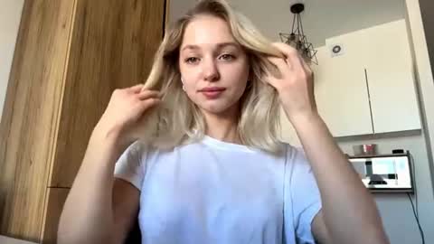 Snapshot of mauriceproenza chatting on 07-17-26, 08:32 Eva 1st day online show from 07-17-26, 08:32