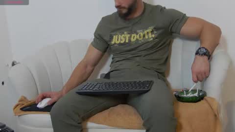Snapshot of mauro_real_man chatting on 10-13-25, 04:51 mauro_real_man online show from 10-13-25, 04:51