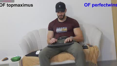 mauro_real_man online show from 11-25-25, 07:03