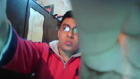 Snapshot of maurodirty chatting on 02-03-25, 07:40 Mauro online show from 02-03-25, 07:40