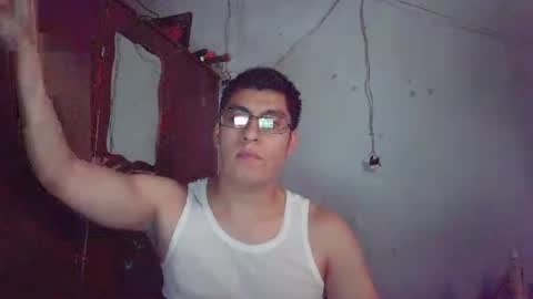 Snapshot of maurodirty chatting on 03-10-25, 12:18 Mauro online show from 03-10-25, 12:18