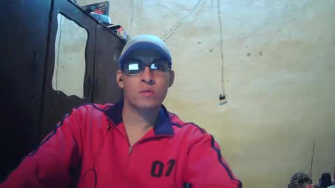 Snapshot of maurodirty chatting on 11-12-25, 06:25 Mauro online show from 11-12-25, 06:25