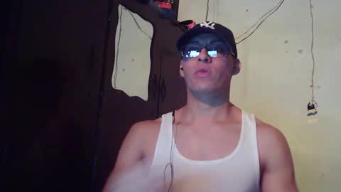 Snapshot of maurodirty chatting on 12-03-25, 06:32 Mauro online show from 12-03-25, 06:32