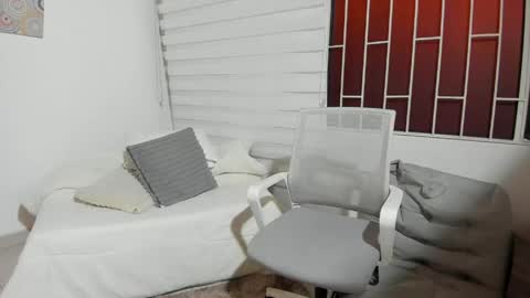 Snapshot of maverick_angel chatting on 05-21-26, 03:08 Maverick online show from 05-21-26, 03:08