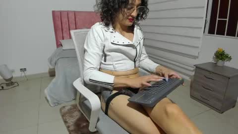 Snapshot of maverick_angel chatting on 06-04-26, 04:35 Maverick online show from 06-04-26, 04:35