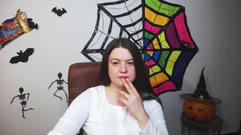 Snapshot of mavkacute chatting on 10-18-25, 06:19 MavkaCute online show from 10-18-25, 06:19