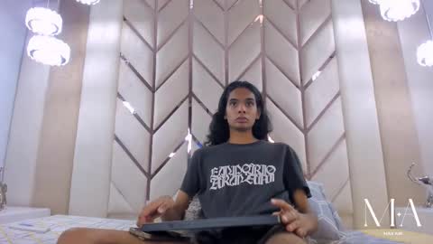 MAX online show from 01-10-26, 03:08