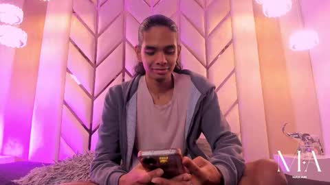 MAX online show from 01-13-26, 03:34