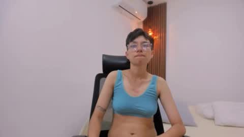 Snapshot of max_blaze1 chatting on 12-18-25, 11:49 Max online show from 12-18-25, 11:49