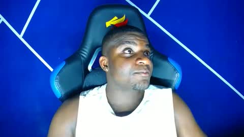 Snapshot of max_jones2 chatting on 10-13-25, 07:58 MAX online show from 10-13-25, 07:58