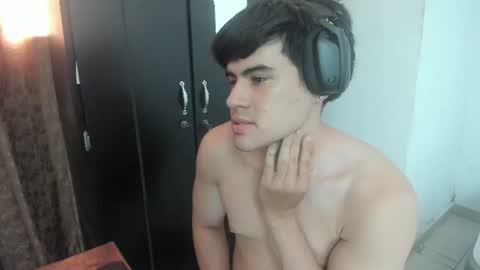 Max online show from 08-03-26, 04:33