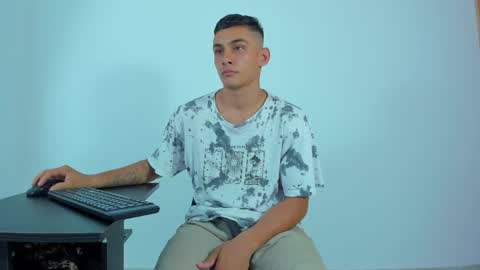 MAX     online show from 05-18-26, 03:13