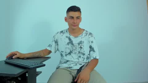 MAX     online show from 05-18-26, 04:07