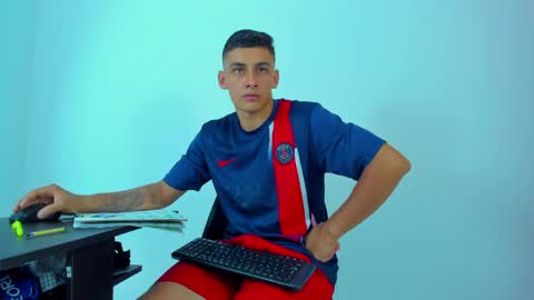 MAX     online show from 06-06-26, 11:31
