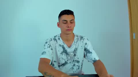 MAX     online show from 06-24-26, 04:39